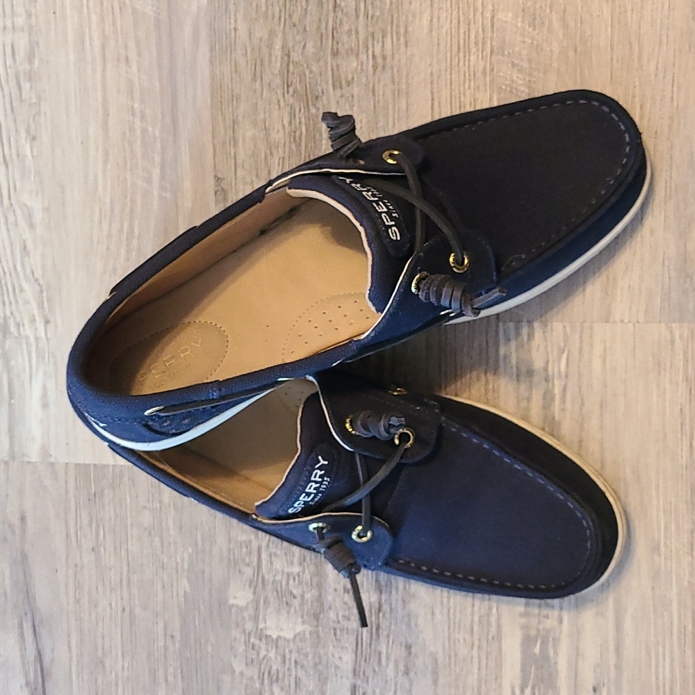 Sperry topsider size 11 women's.  Navy blue. Excellent condition.